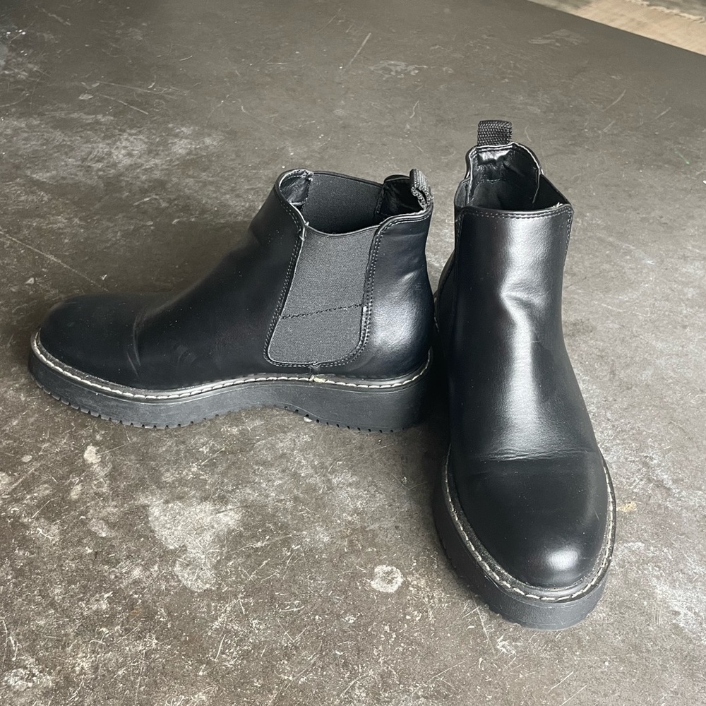 Madden Girl Chelsea boot